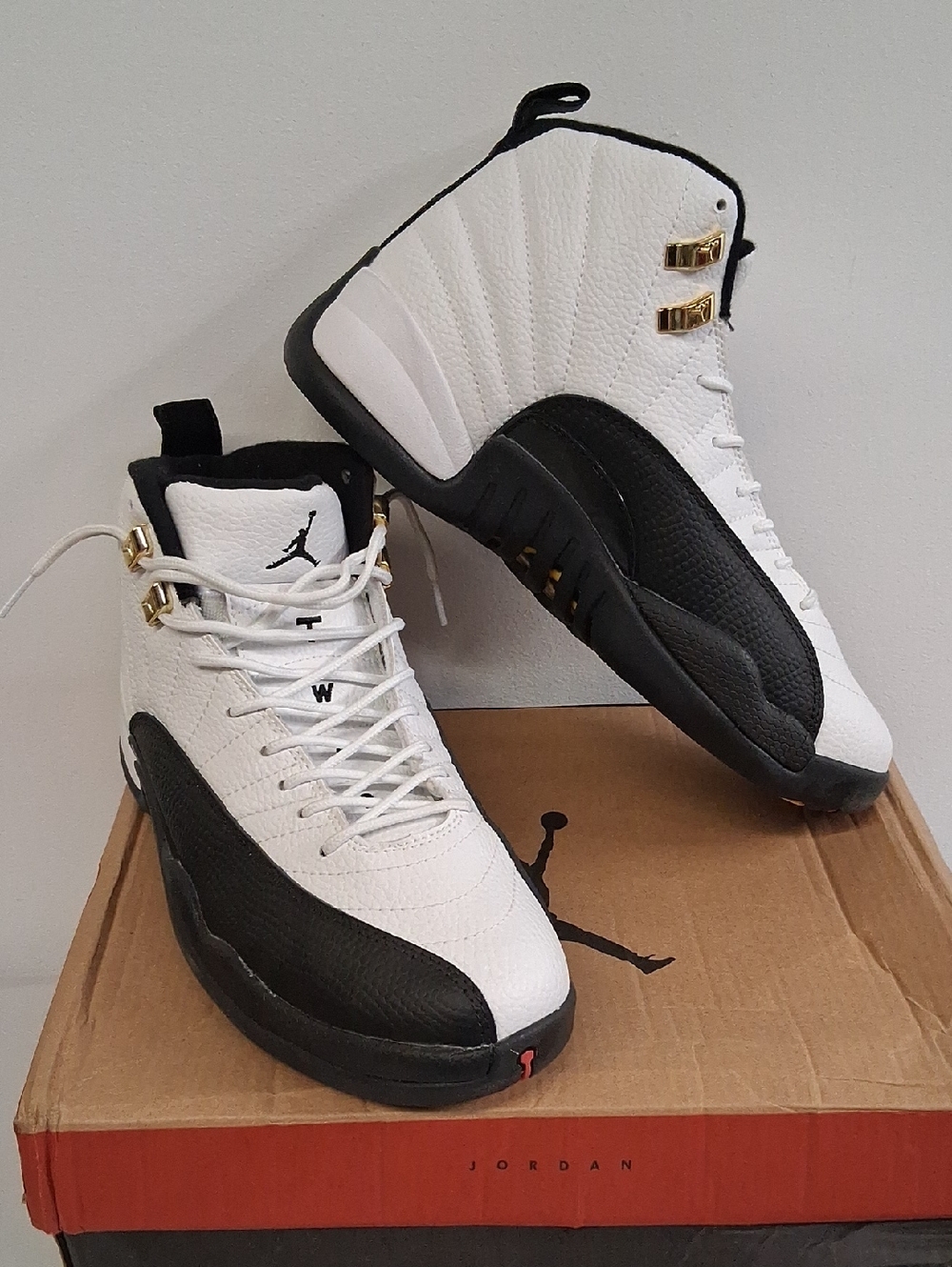 NWT Mens Air Jordan 12 Retro High-Top Sneakers - Size 9.5